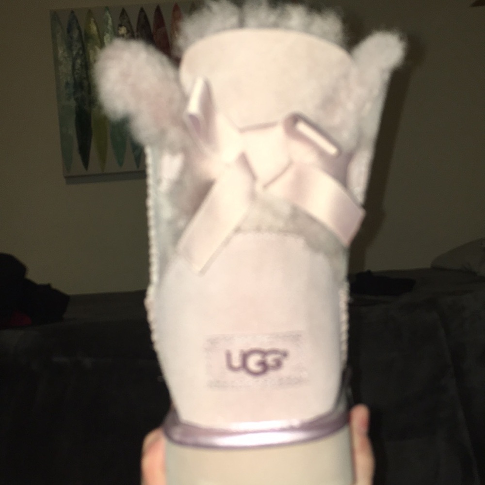 GORGEOUS ROSE GOLD UGGS - Picture 4 of 5